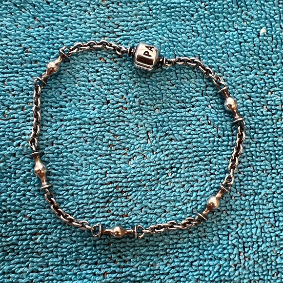 Pandora Jewelry - Pandora 5 Station Clip “Capture” Bracelet